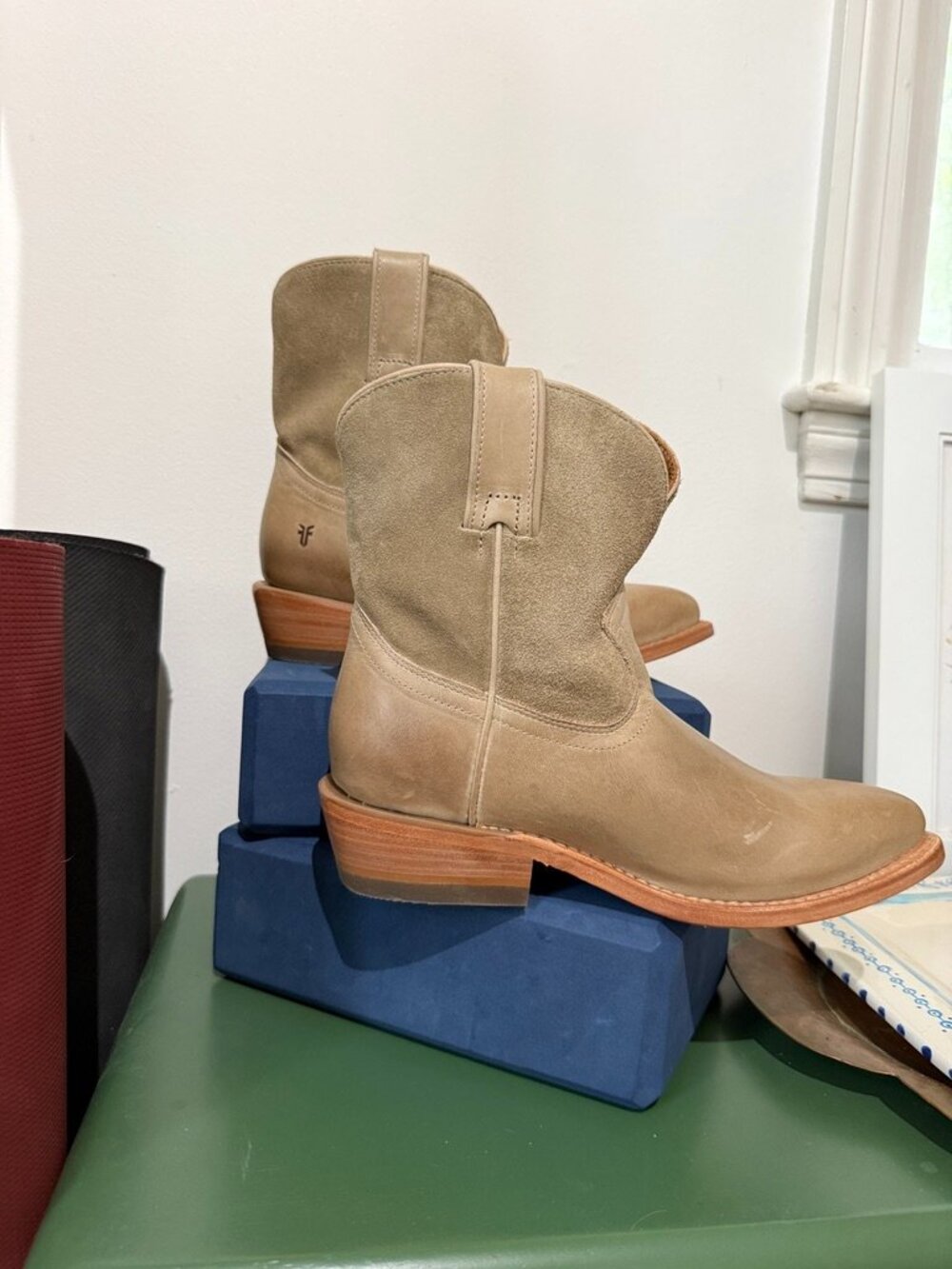 Frye, The Billy Short bootie in eucalyptus, size 7 - Picture 2 of 7